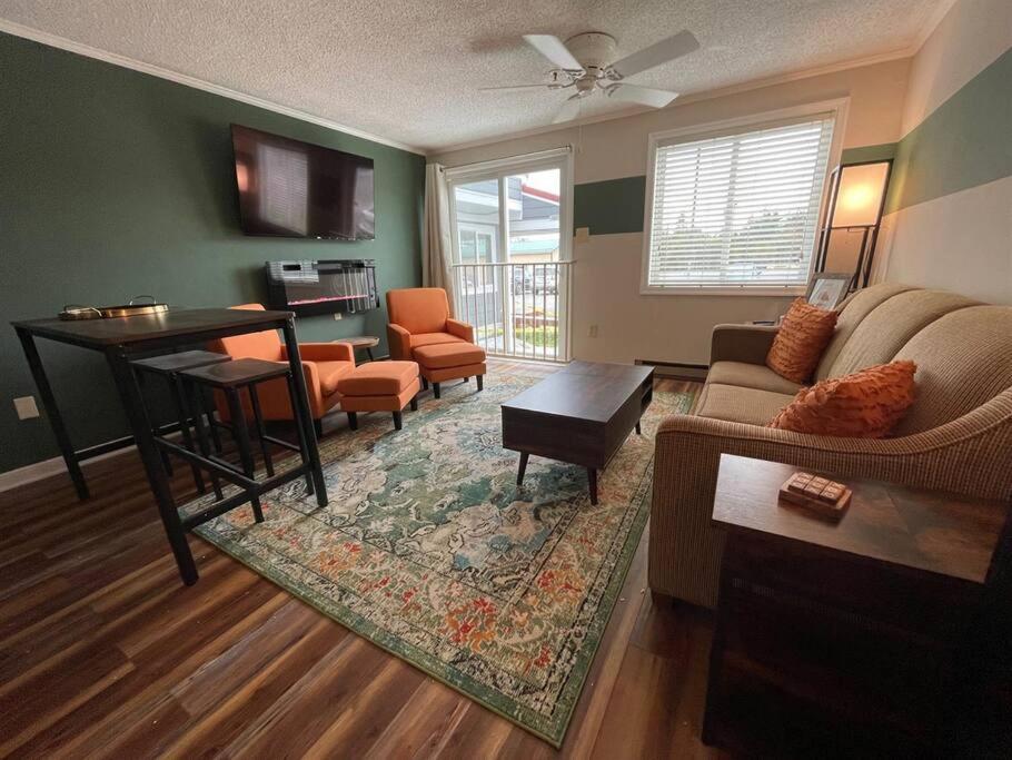 Mountain Getaway, Ski-in/ski-out, Heart Of The Village Apartment Snowshoe